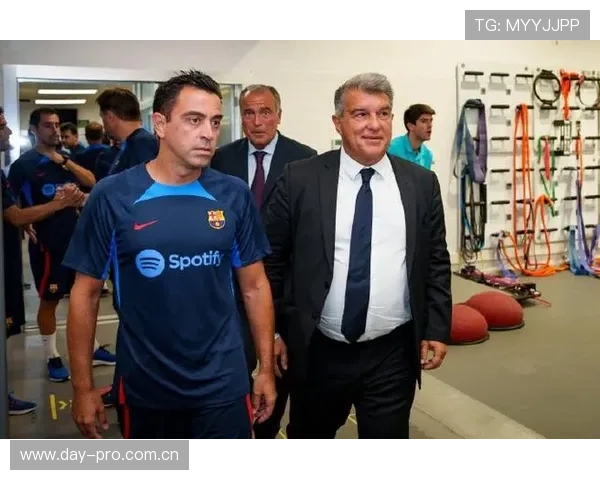 巴萨陷入战术危机，哈维的“传控依赖症”能否挽救豪门下滑命运？