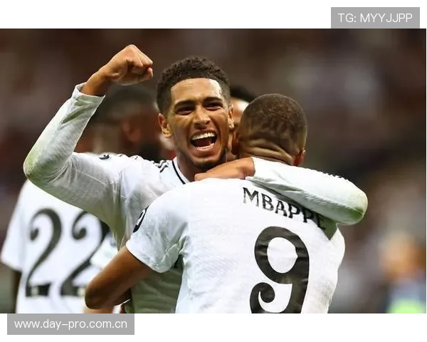 尼科·威廉斯与维尼修斯：速度型边锋的战术角色与跑位差异分析